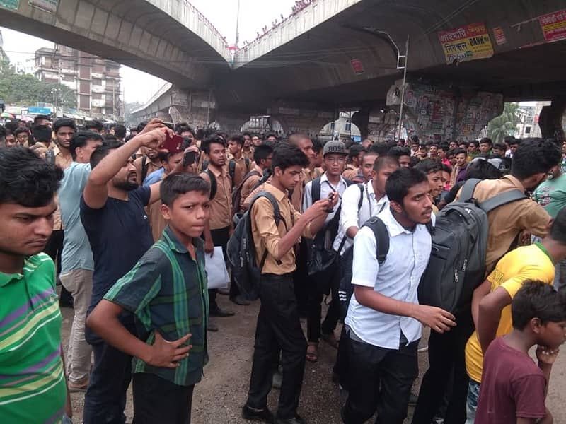 School-cllege students tooke to Dhaka streets for the third day on Wednesday-4ad55bb1f6c5214665051c9760f76b8b1623555981.jpg